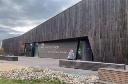 Haus der Flüsse Gebäude mit Holzfassade